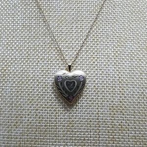 14KGF HEART LOCKET WITH CHAIN.